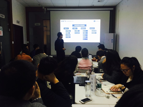 特朗普宣誓就任美国总统,工作已经开始,你做企业宣传片了吗? 特朗普宣誓就任美国总统,工作已经开始,你做企业宣传片了吗?