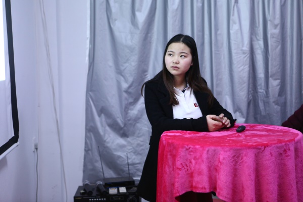 你在故宫修文物,我在红瓜子拍企业宣传片 你在故宫修文物,我在红瓜子拍企业宣传片