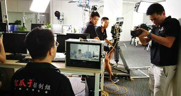 红瓜子拍摄企业宣传片